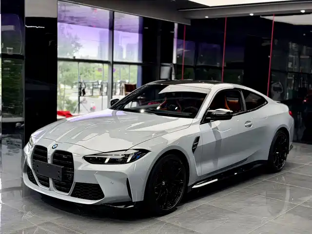 BMW M4 2025