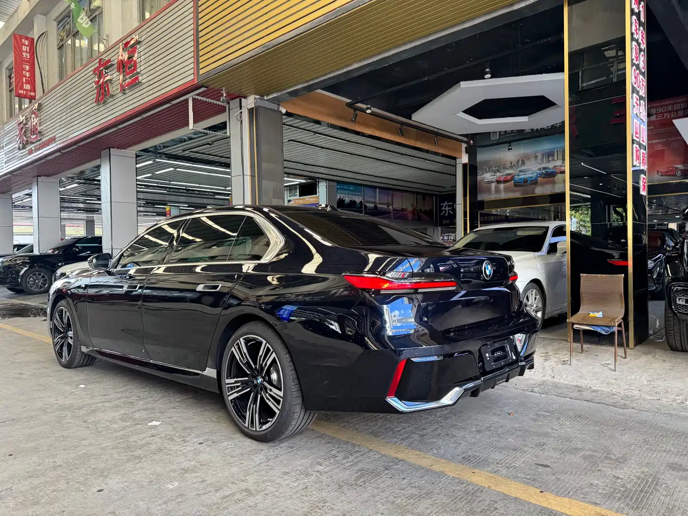BMW 7 Series 2023 Model 740Li Leading M Sport Package фото 18
