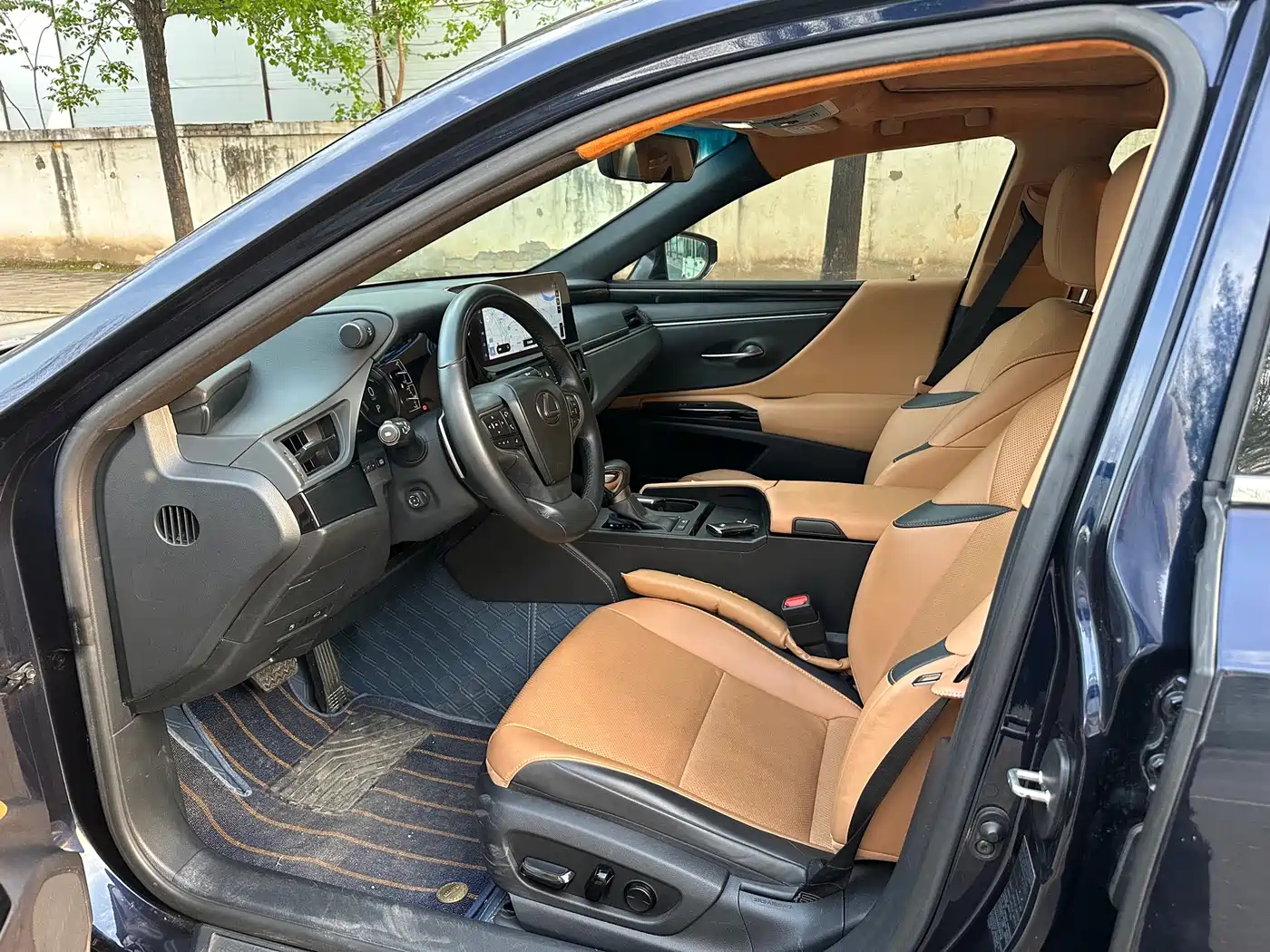 Lexus ES 2022 300h Excellence Edition фото 10