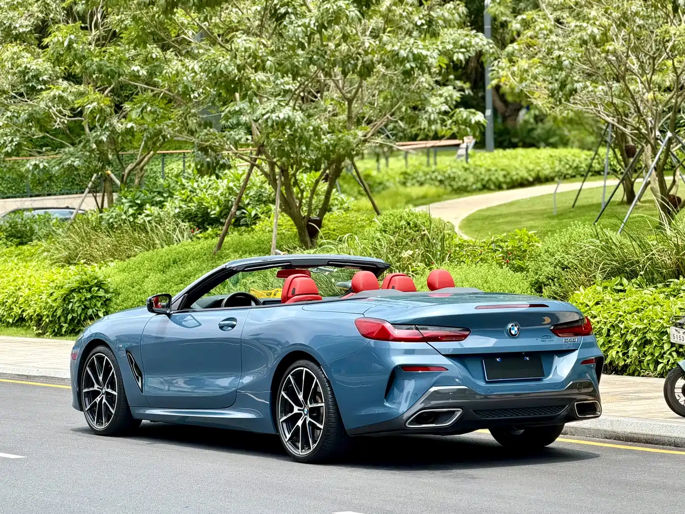 BMW 8 Series 2019 840i Convertible M Sport фото 10