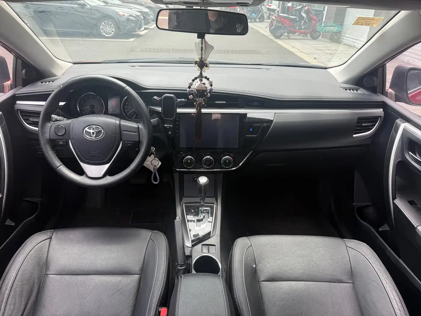 Toyota Corolla 2014 1.6L CVT GL-i Leather Edition фото 5