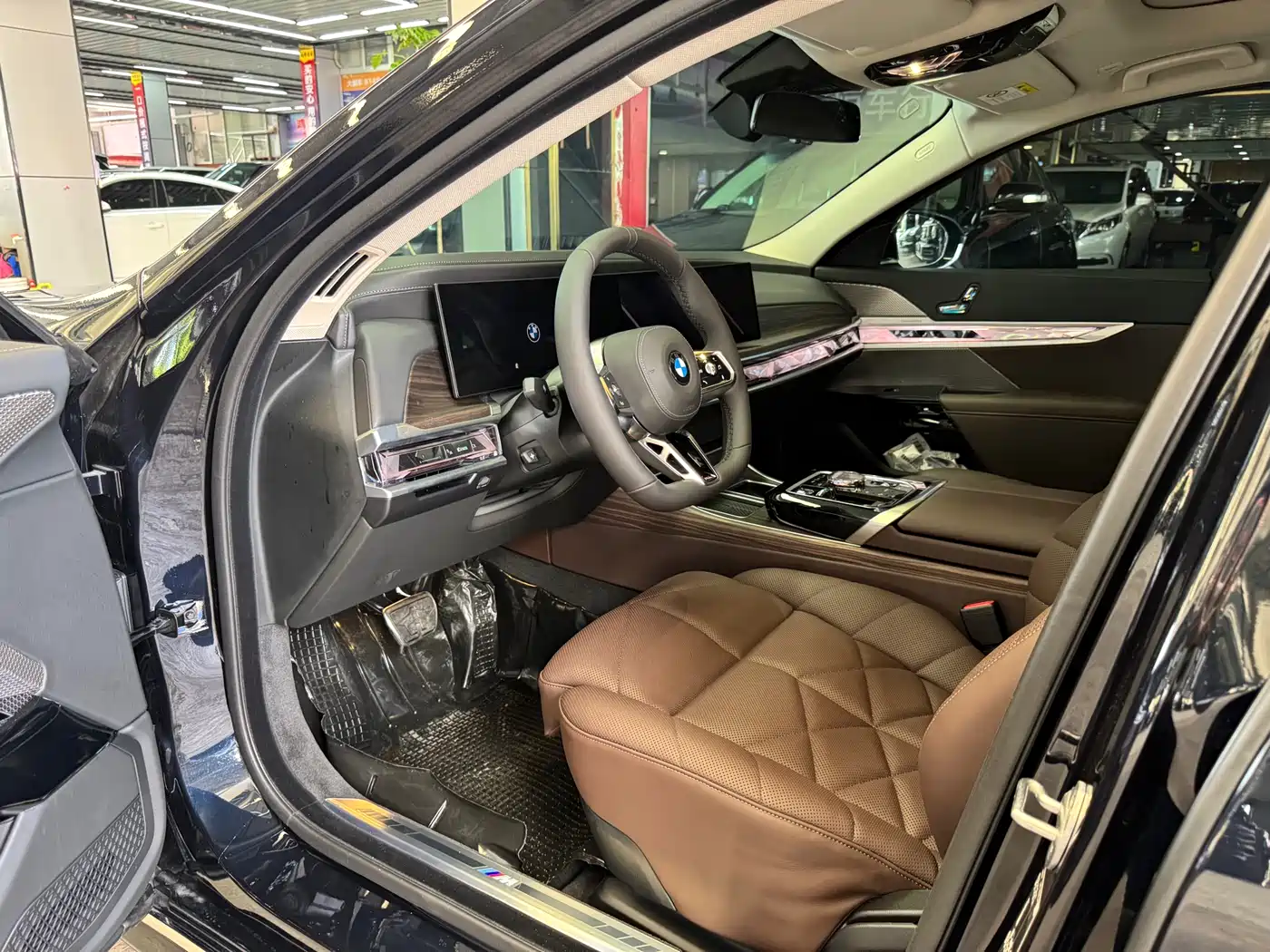 BMW 7 Series 2023 Model 740Li Leading M Sport Package фото 17