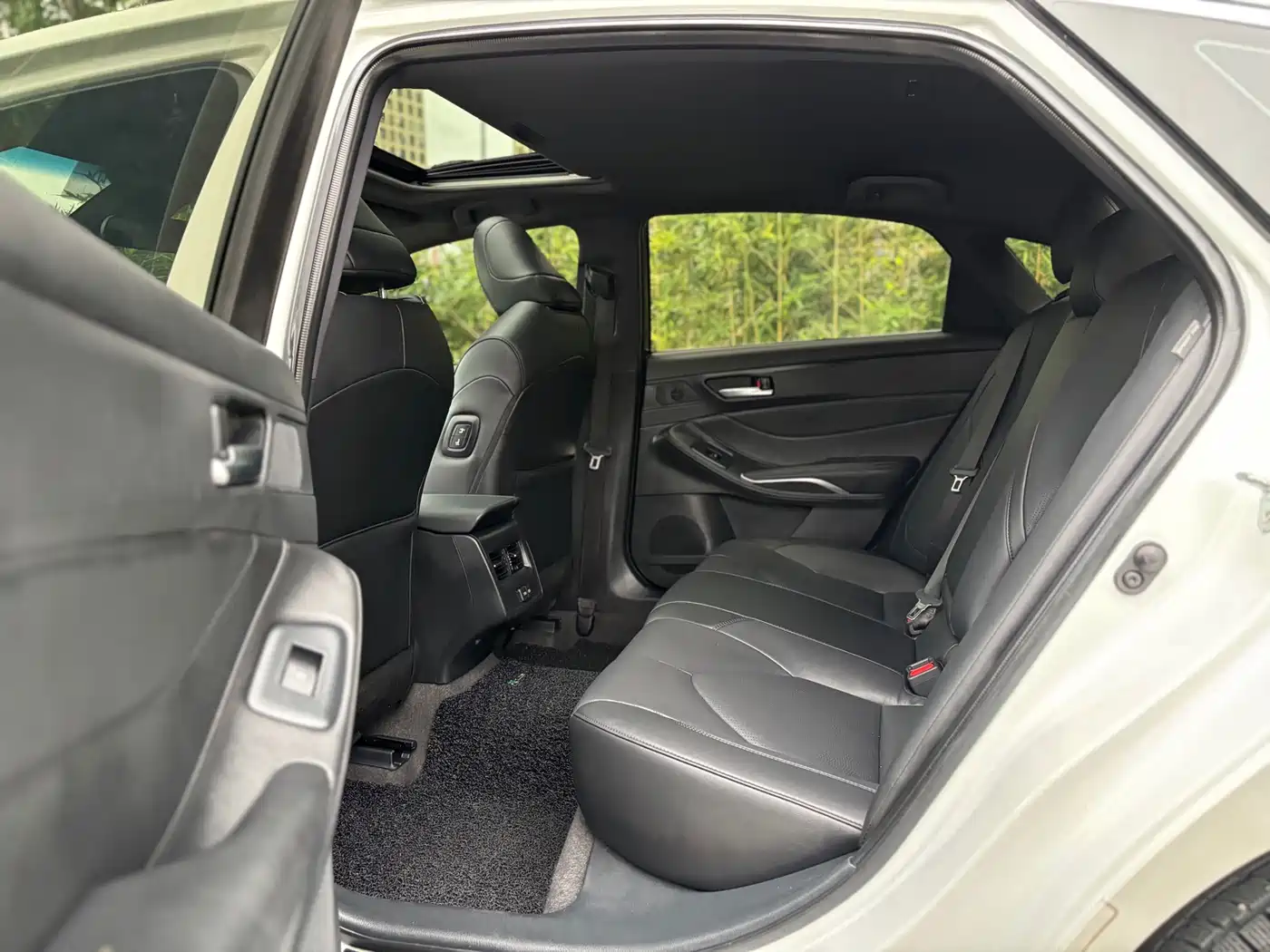 Toyota Avalon 2023 2.0L Luxury Edition фото 9