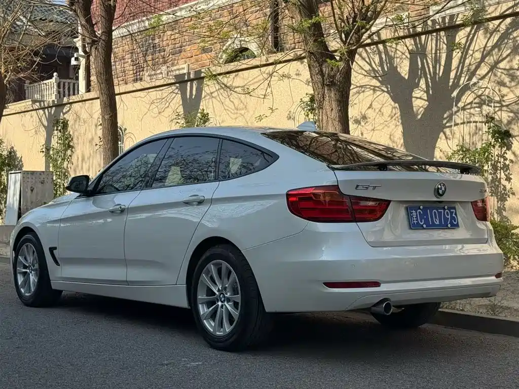 BMW 3 Series GT 2014 320i Leading Edition фото 3
