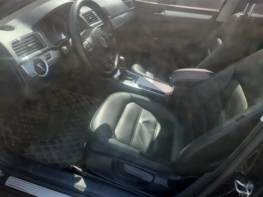Volkswagen Passat 2014 1.8TSI Automatic Honor Edition фото 9