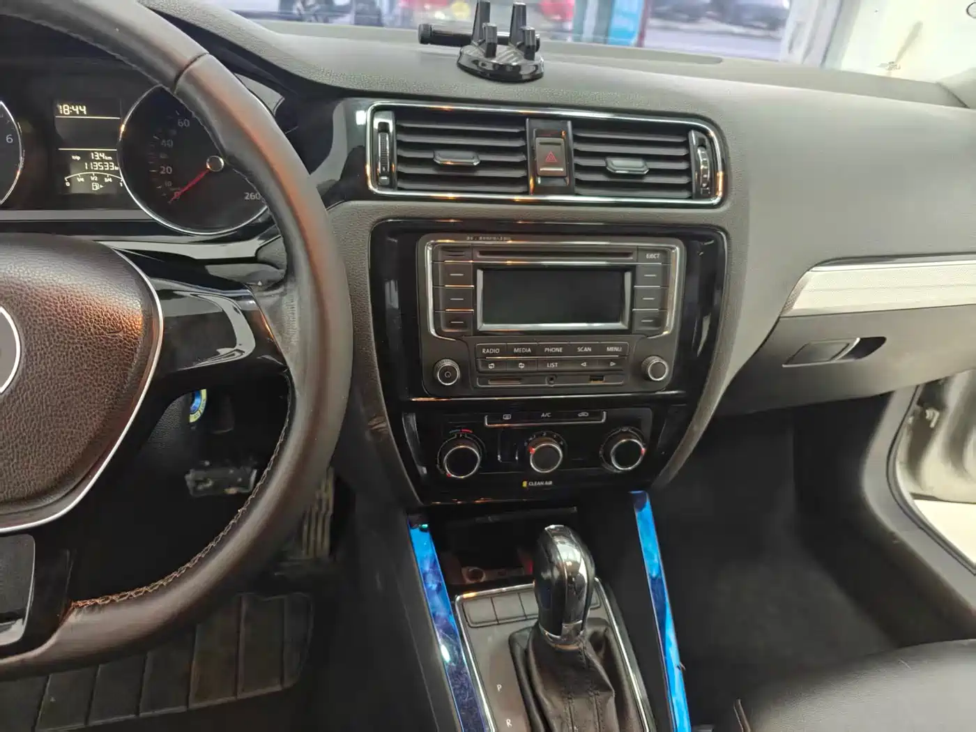 Volkswagen Sagitar 2015 1.6L Automatic Comfort фото 8