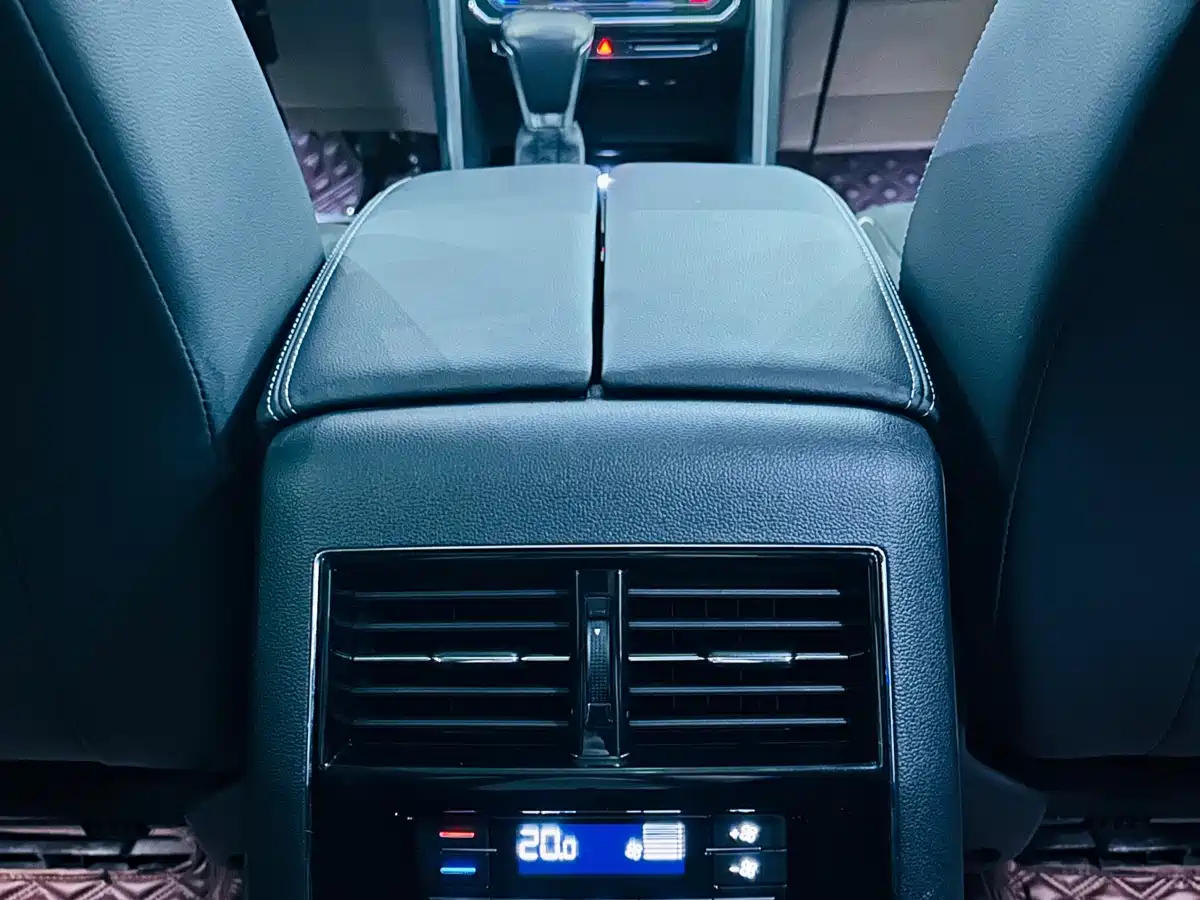 Photo 8 - Volkswagen Teramont