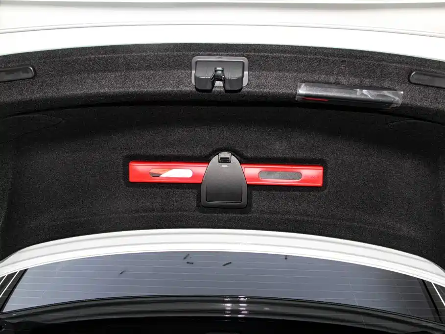 Audi A4L 2025 2 Million Celebration Edition 40 TFSI Luxury Dynamic фото 25