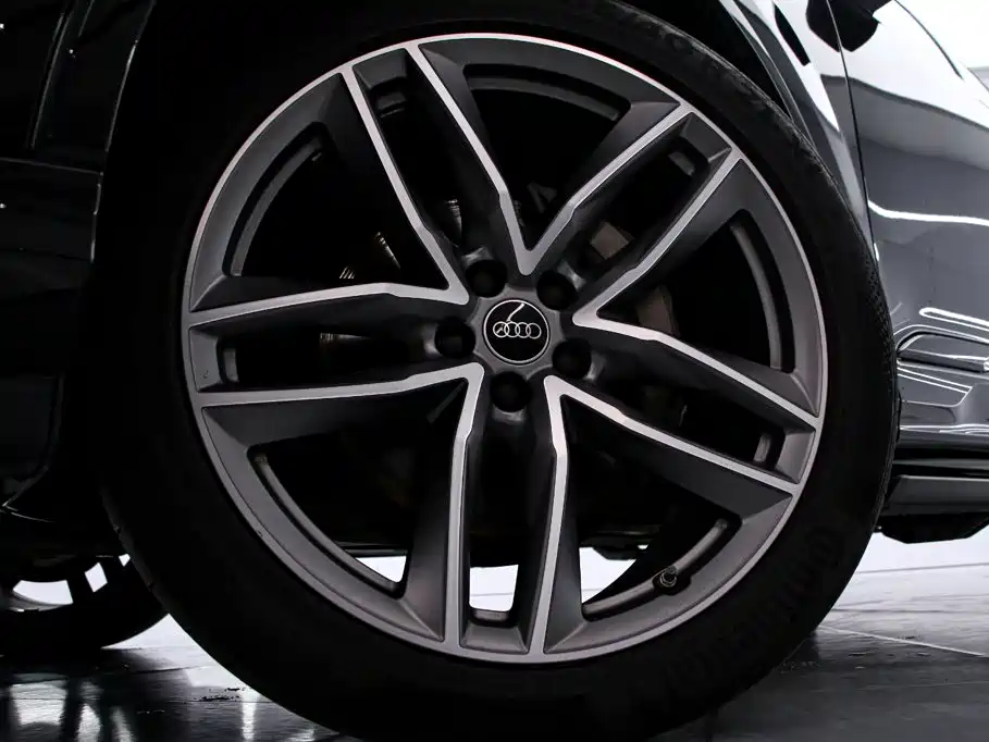 Audi Q7 2025 2025 45 TFSI quattro S line Black Warrior