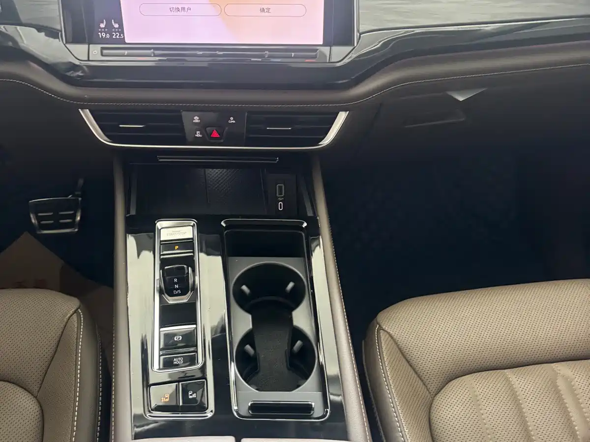 Volkswagen Viloran 2022 380TSI Premium Edition фото 11
