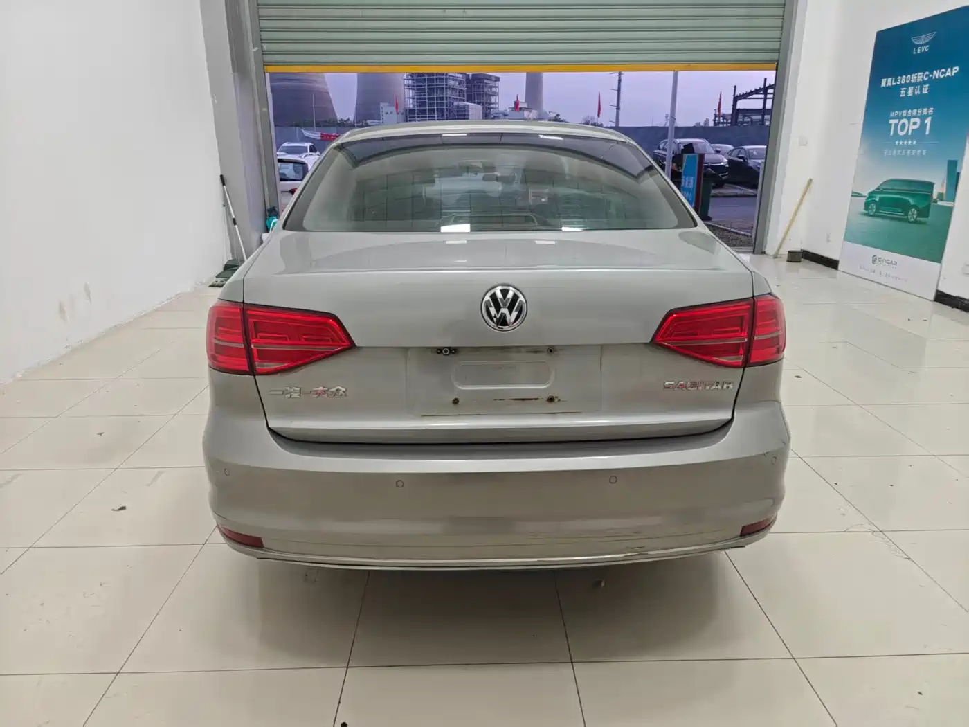 Volkswagen Sagitar 2015 1.6L Automatic Comfort фото 16