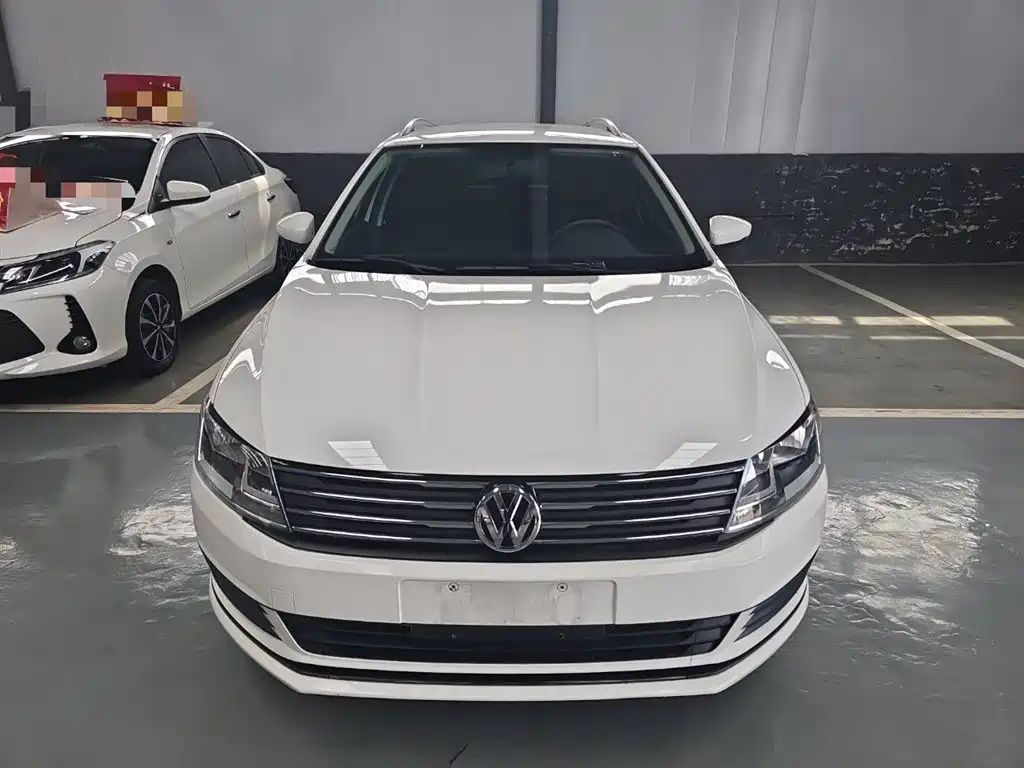 Volkswagen Lavida Tour 2015 1.6L Automatic Trend Edition фото 3