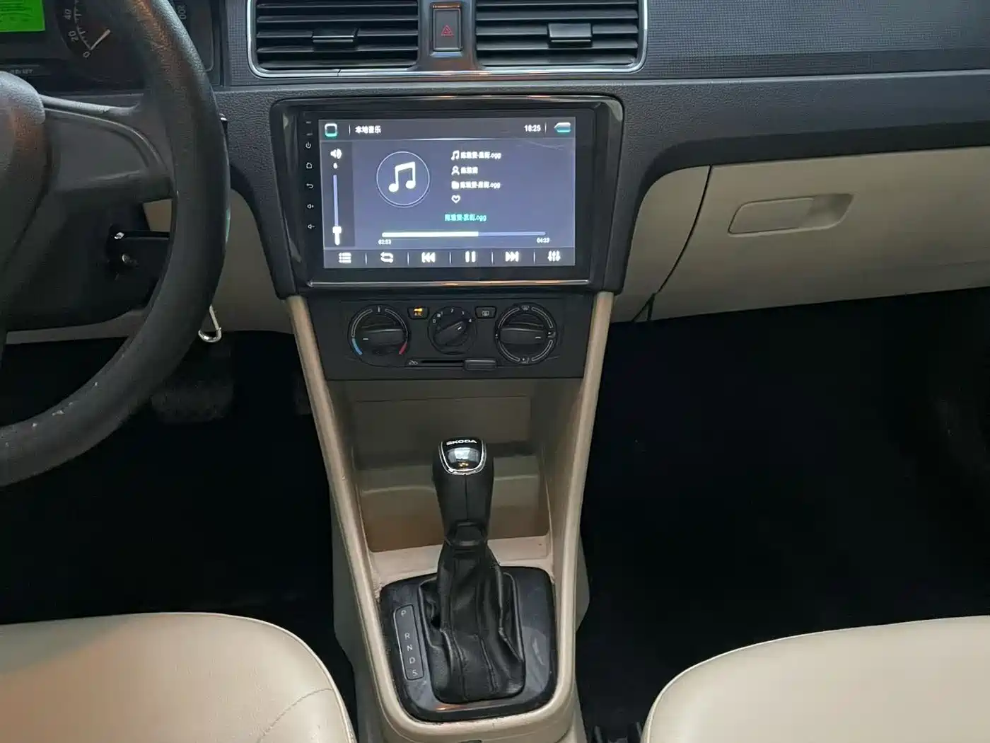 Škoda Rapid 2015 1.6L Automatic Smart Selection фото 8