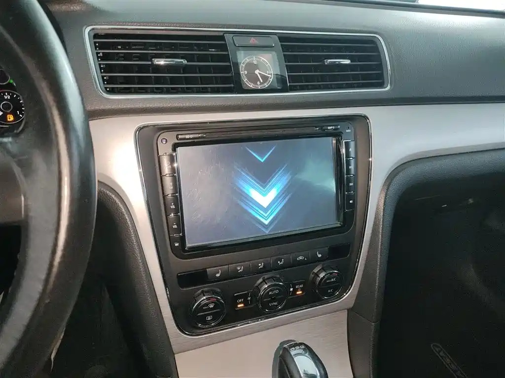 Volkswagen Passat 2014 1.8TSI DSG Executive Edition фото 13