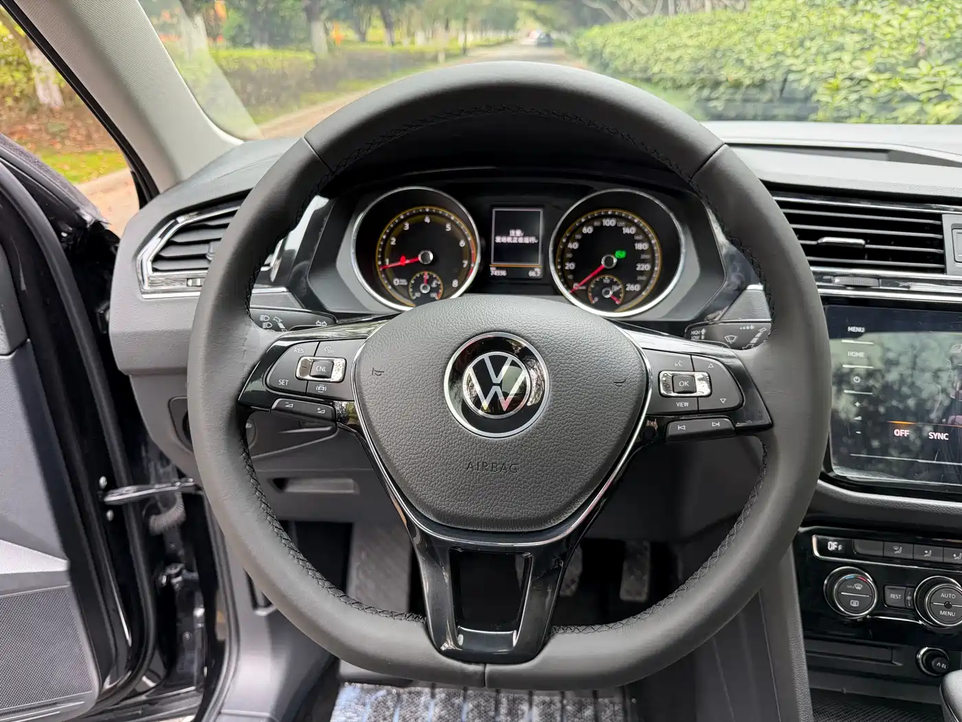 Volkswagen Tiguan L 2021 330TSI Automatic 2WD Smart фото 6