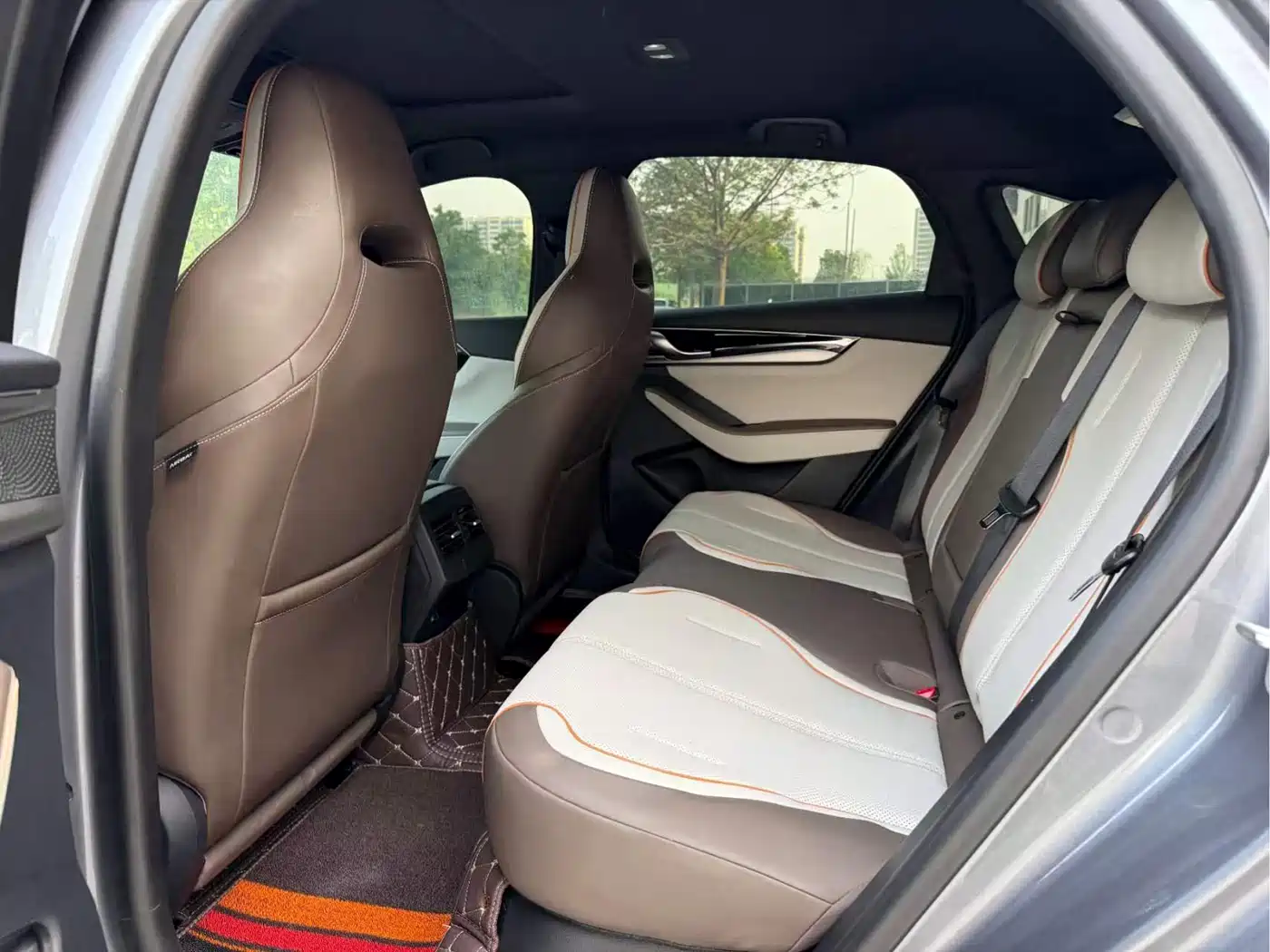 BYD Qin PLUS 2024 Glory Edition DM-i 120KM Leading фото 5