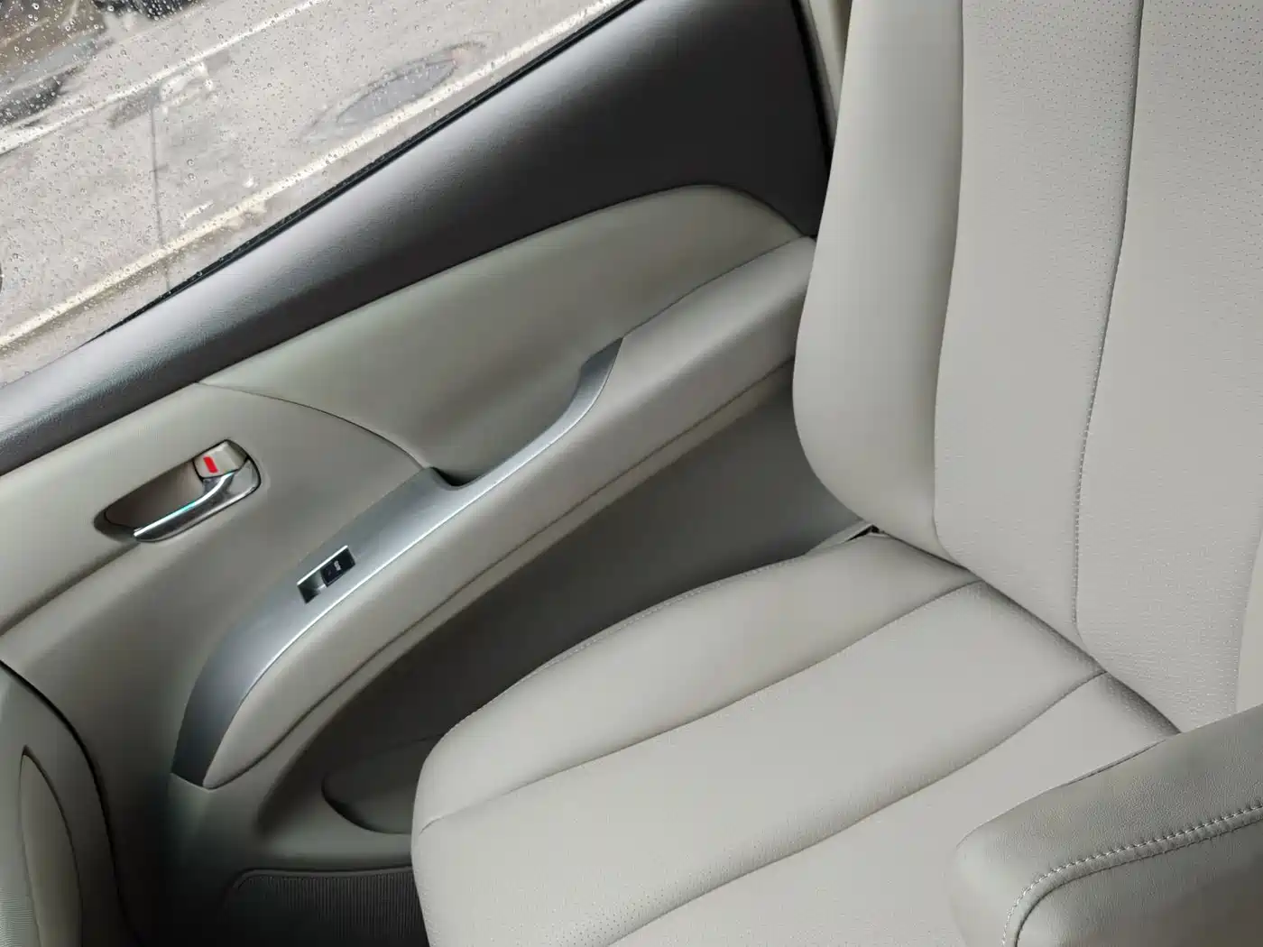 Toyota Previa 2006 Model 2.4L 7-Seater Luxury Edition фото 3