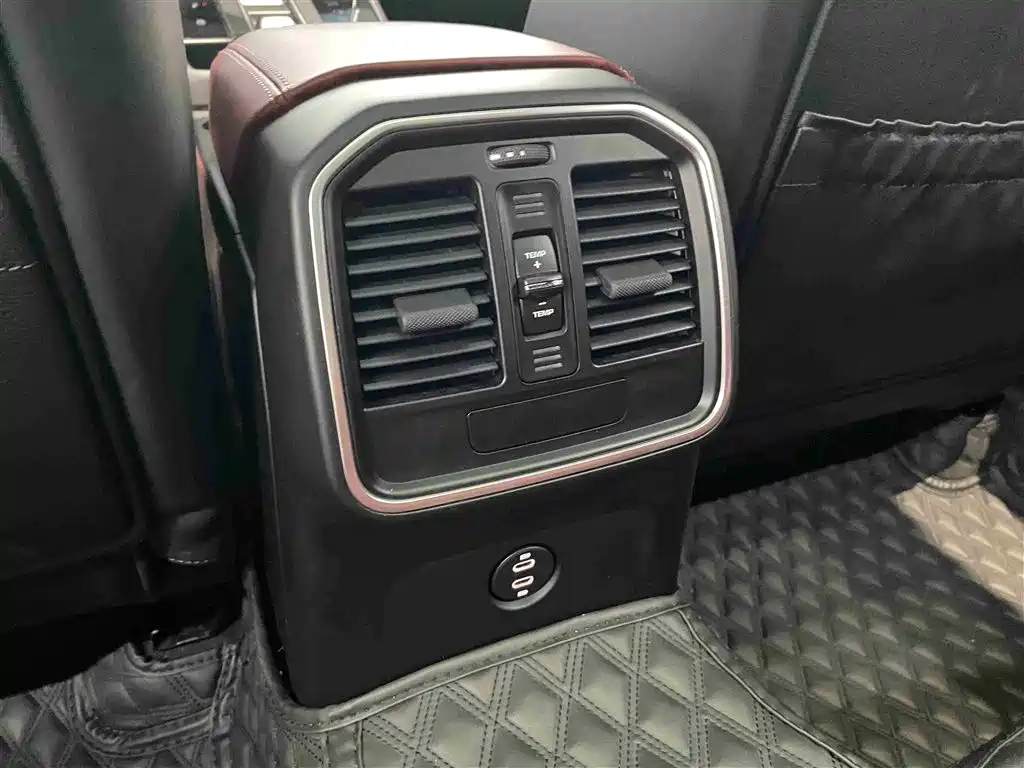 Porsche Macan 2023 Macan 2.0T фото 21