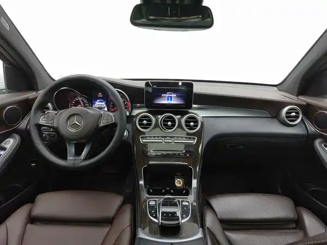 Mercedes-Benz GLC 2018 Facelift GLC 260 4MATIC Luxury — фото 5
