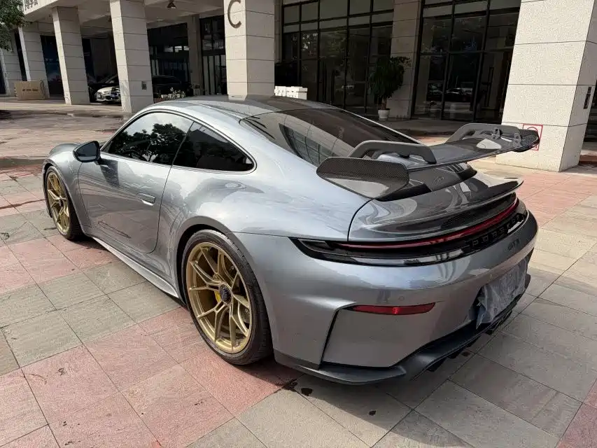 PORSCHE 911