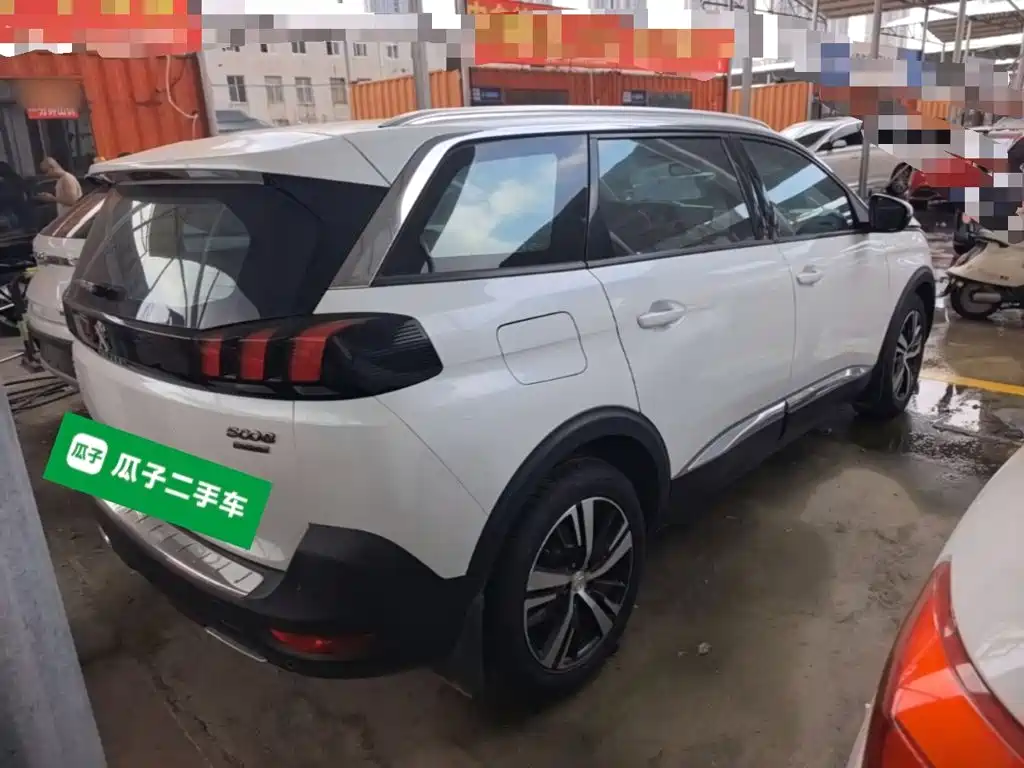 Фото 7 - Peugeot 5008