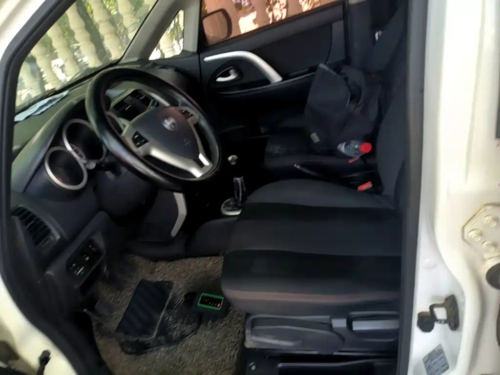 Changan CX20 2016 2014 1.4L Manual Sunroof Navigation Edition China V