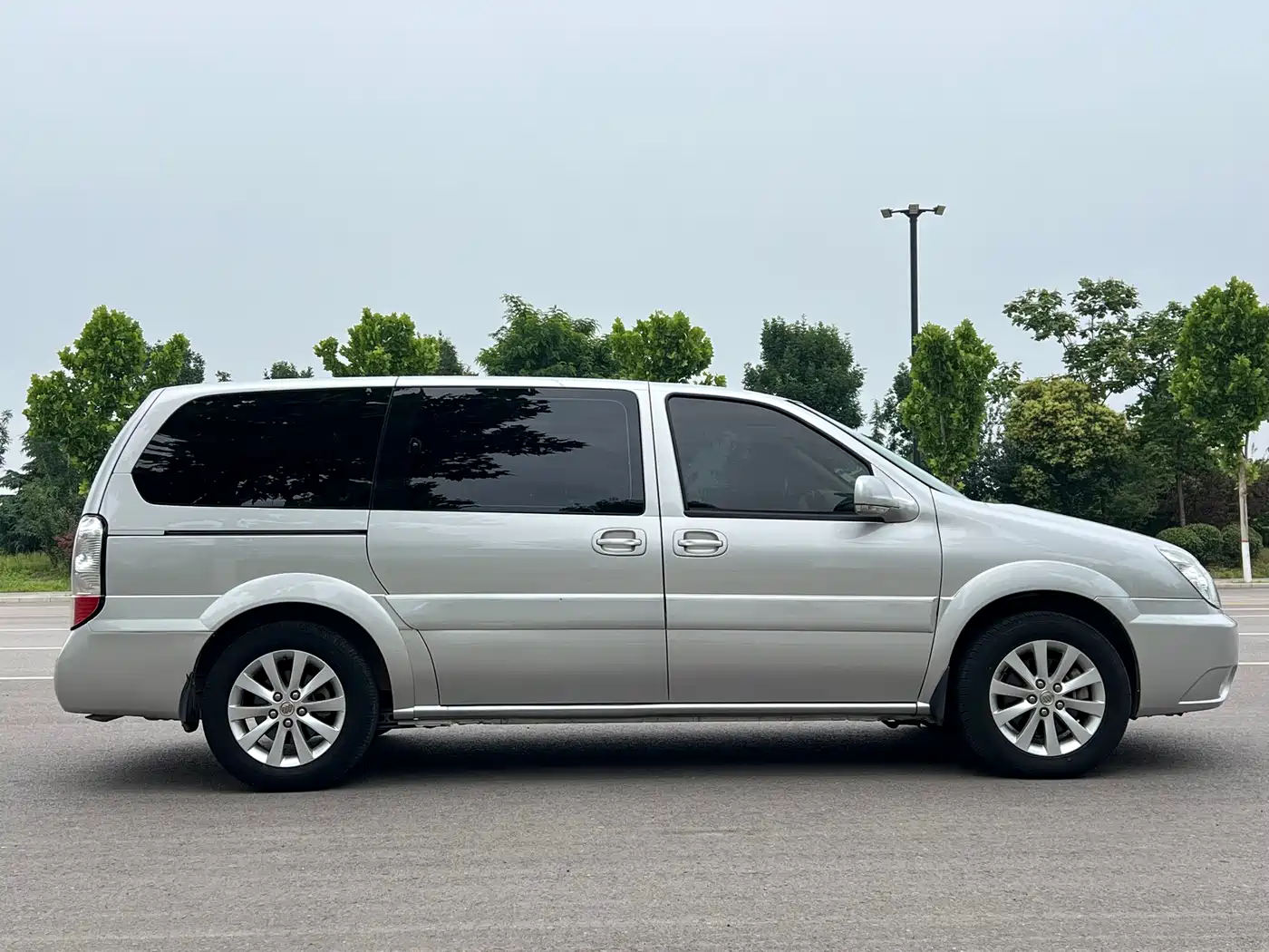 Buick GL8 2011 2.4L LT Executive Edition фото 6
