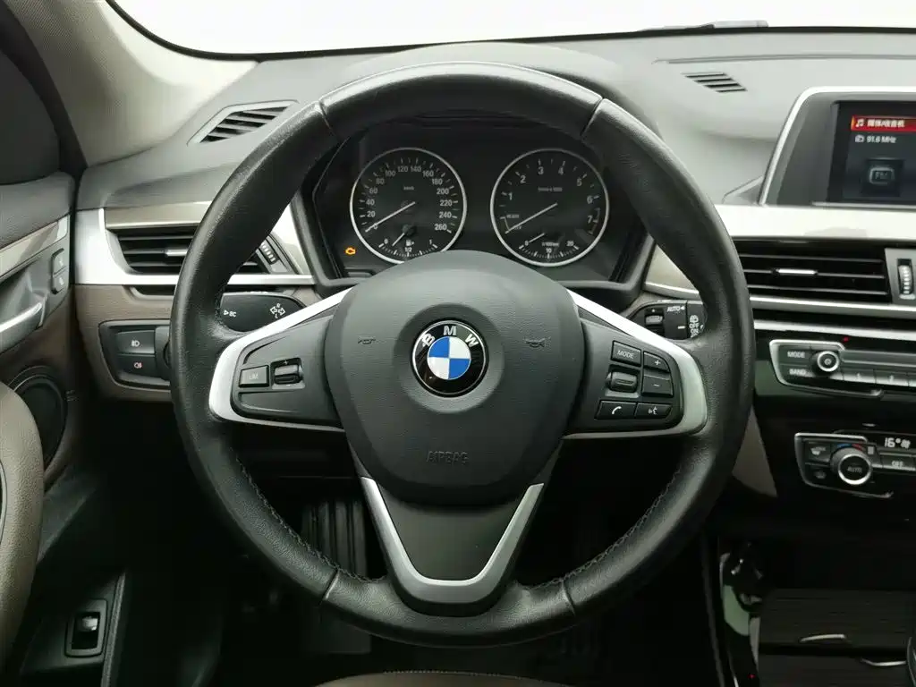BMW X1 2018 sDrive18Li Premium Model фото 11