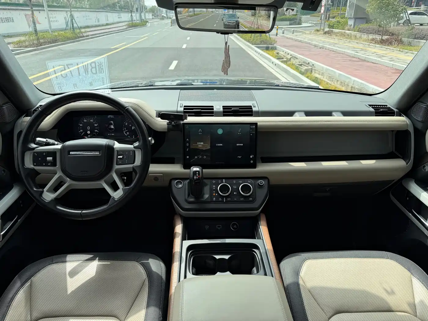 Land Rover Defender 2022 110 P400 X-DYNAMIC HSE фото 7