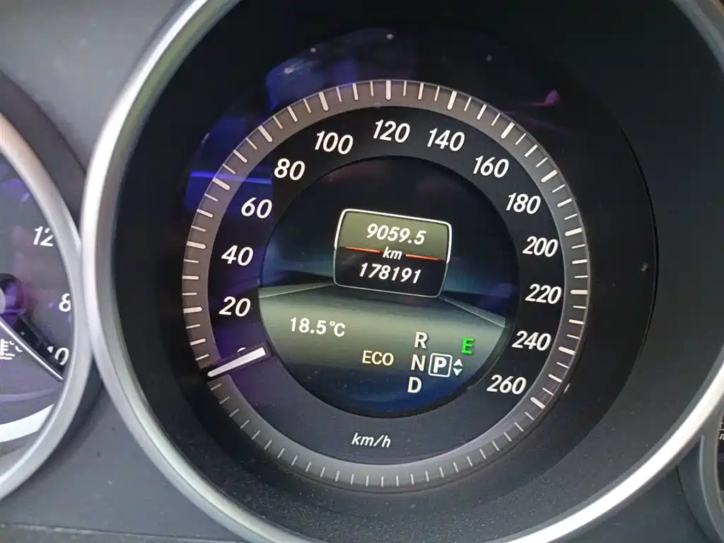 Mercedes-Benz E-Class 2015 E 320 L 4MATIC фото 5