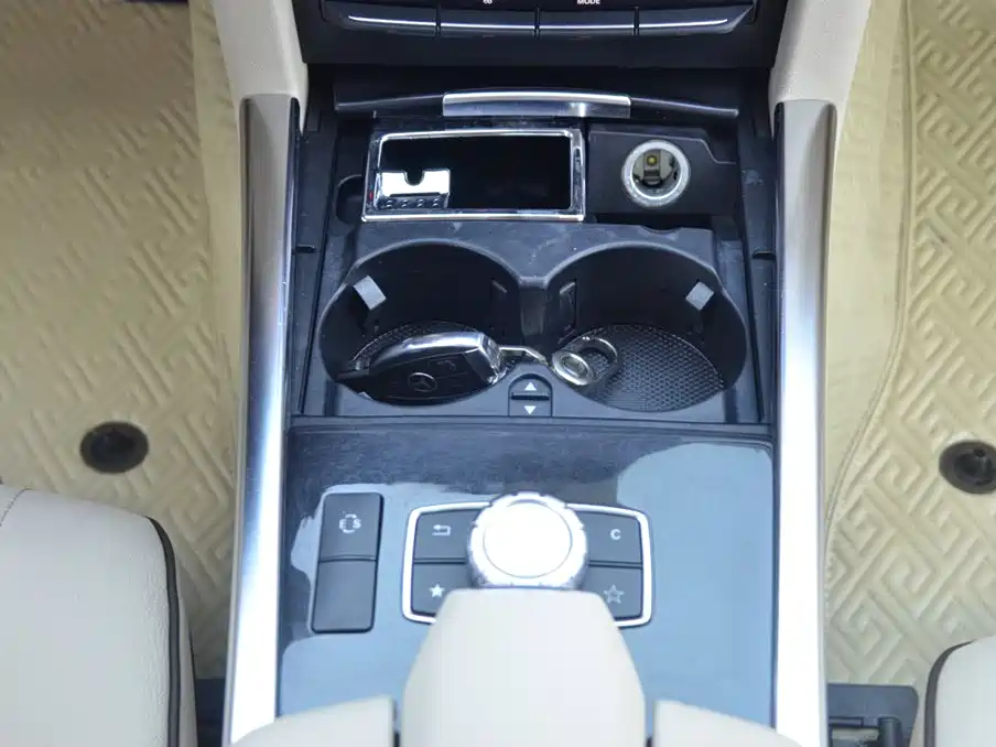 Фото 9 - Mercedes-Benz E-Class