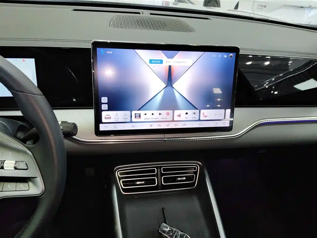 BYD Song Pro New Energy 2025 2nd Generation Smart Drive Edition DM-i 115KM Surpassing Type фото 9
