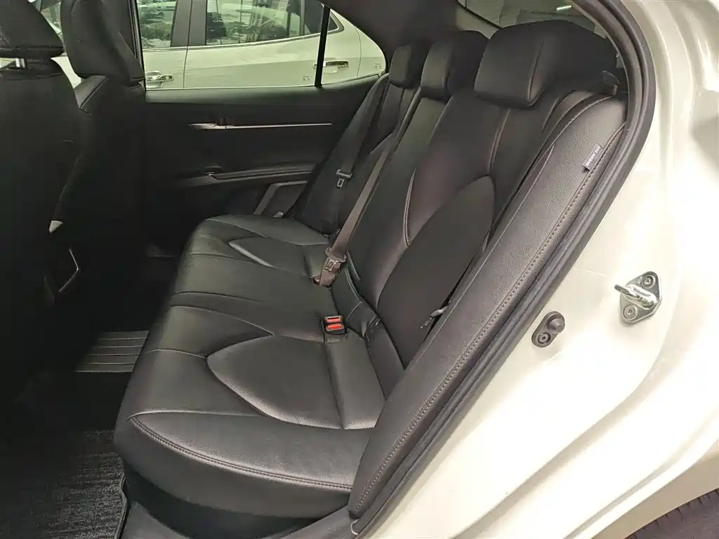 Toyota Camry 2023 Hybrid 2.5HGVP Leading Edition фото 17