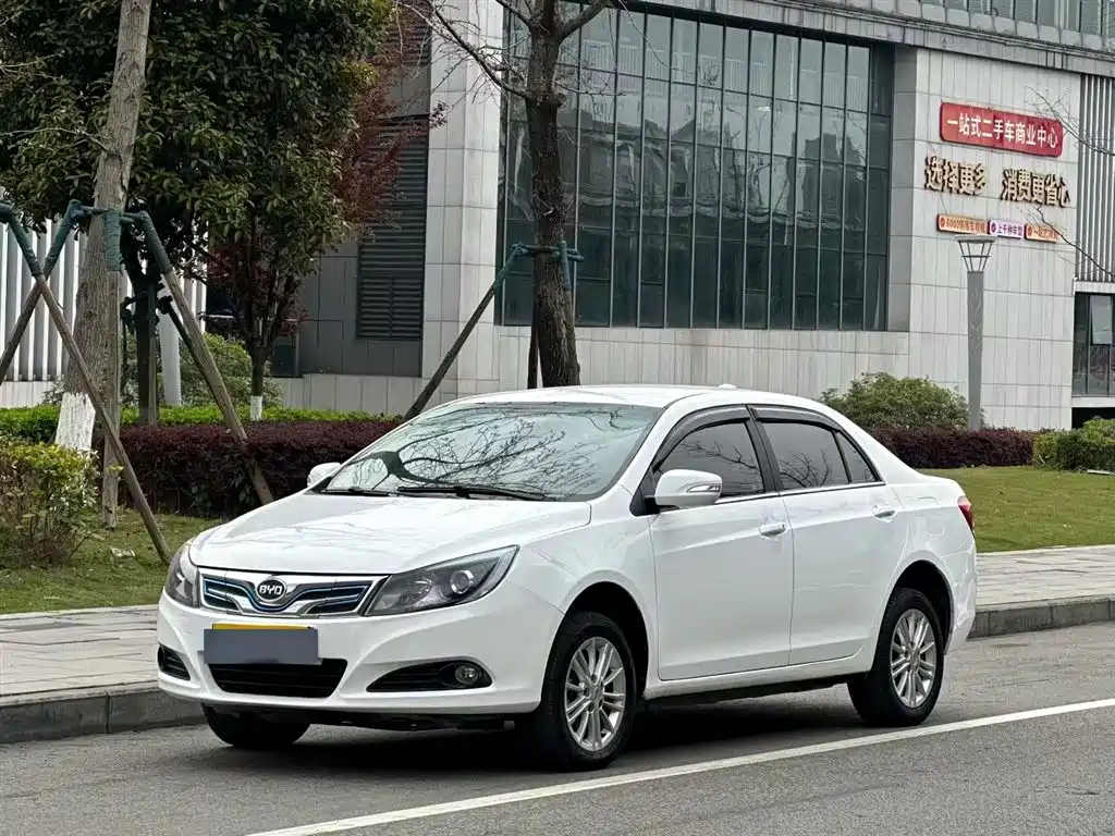 BYD E5