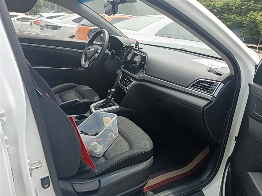 Hyundai Elantra 2016 Model 1.6L Automatic Smart Elite фото 25