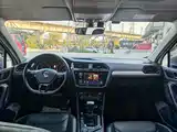 Photo 4 - Volkswagen Tiguan L