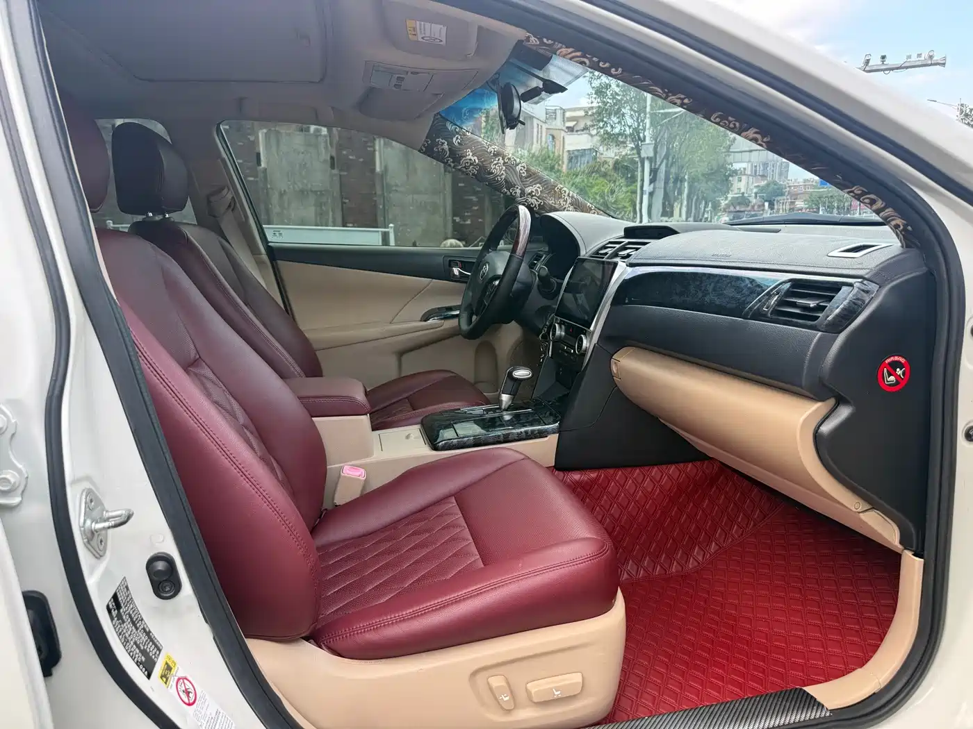 Фото 10 - Toyota Camry