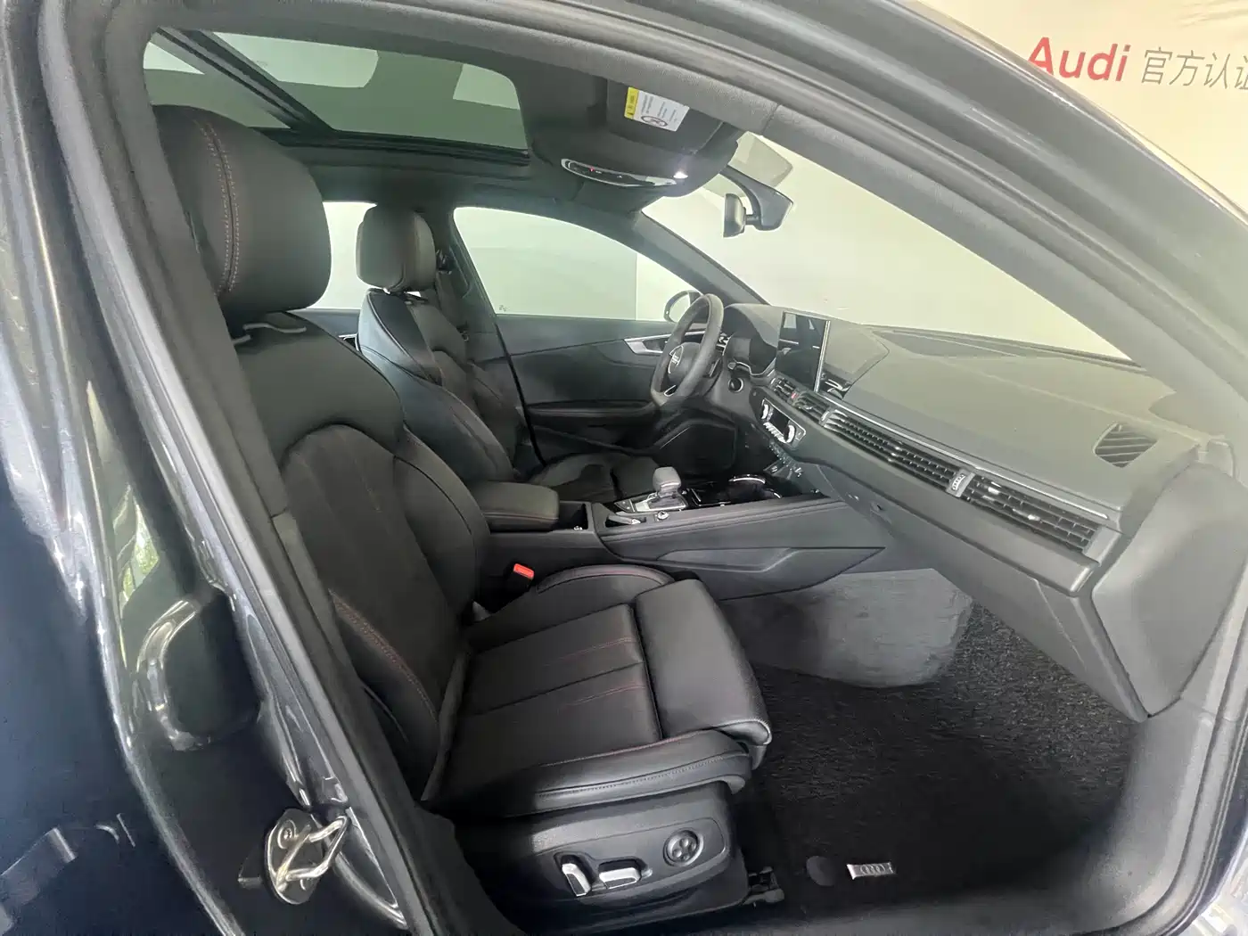 Audi A4L 2025 2 Million Celebration Edition 40 TFSI Luxury Dynamic фото 15