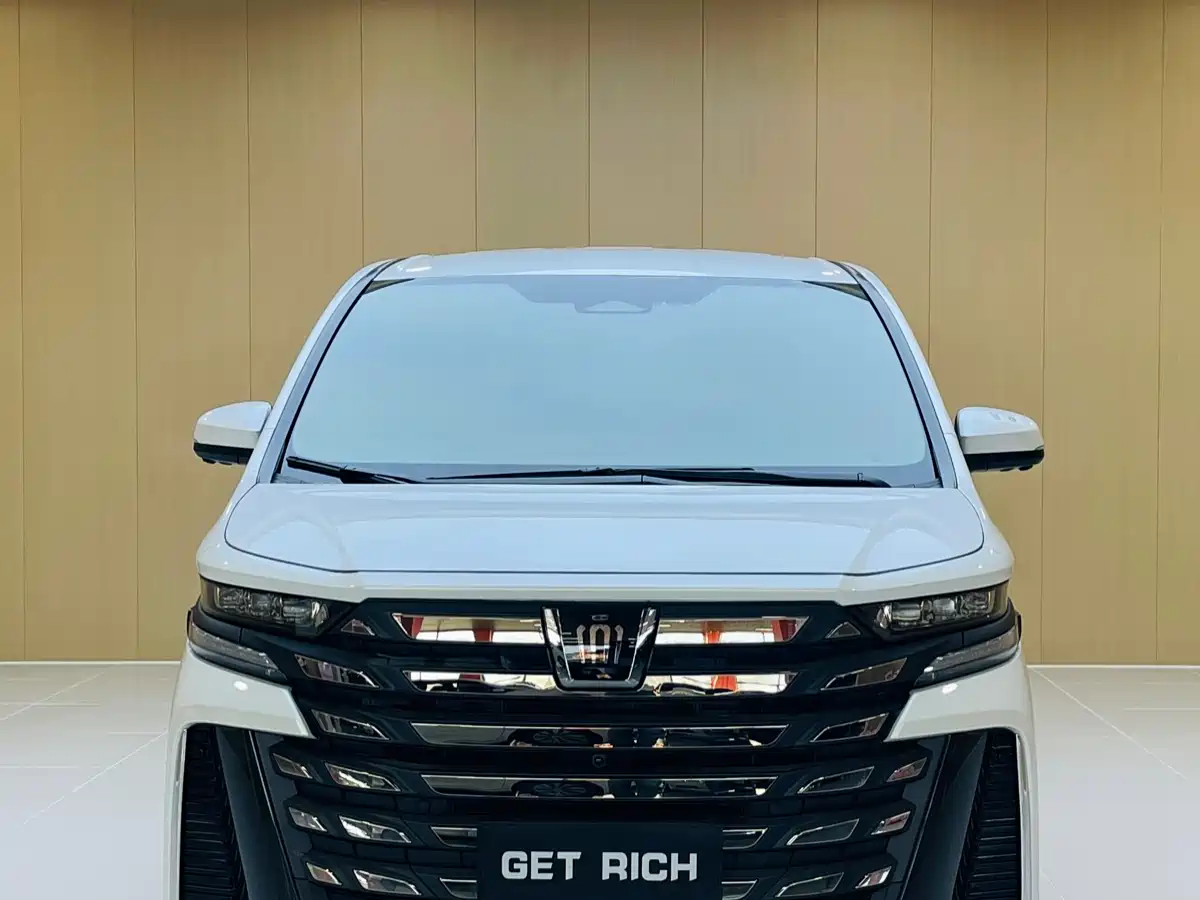 Toyota Vellfire 2024 Crown Hybrid 2.5L Premium Edition фото 2