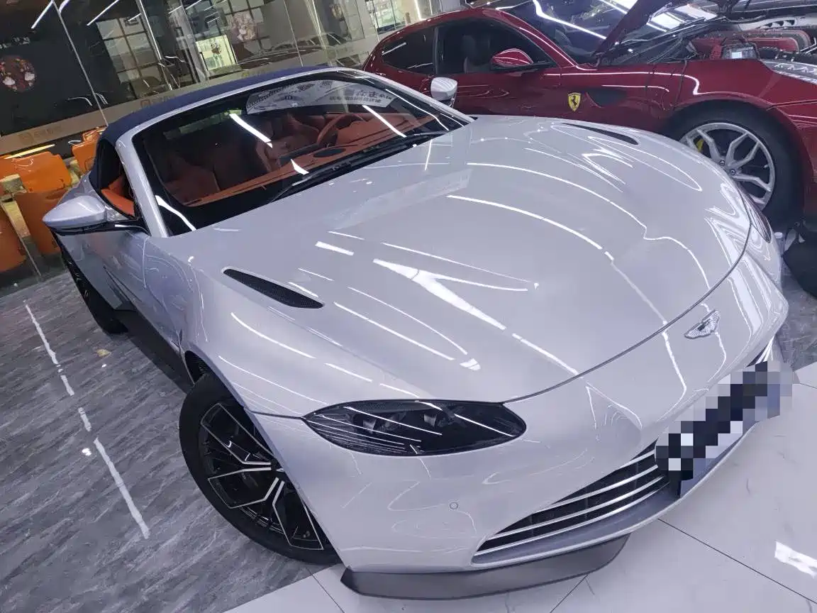 ASTON MARTIN V8 VANTAGE