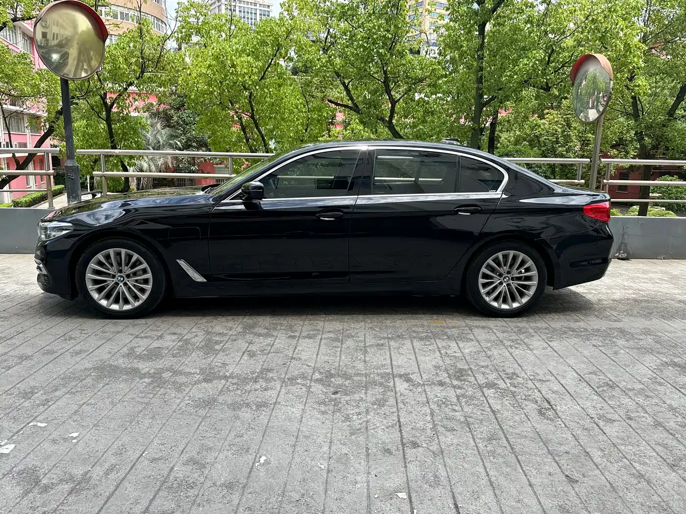 BMW 5 Series New Energy 2020 530Le Range Upgrade Luxury Package фото 3