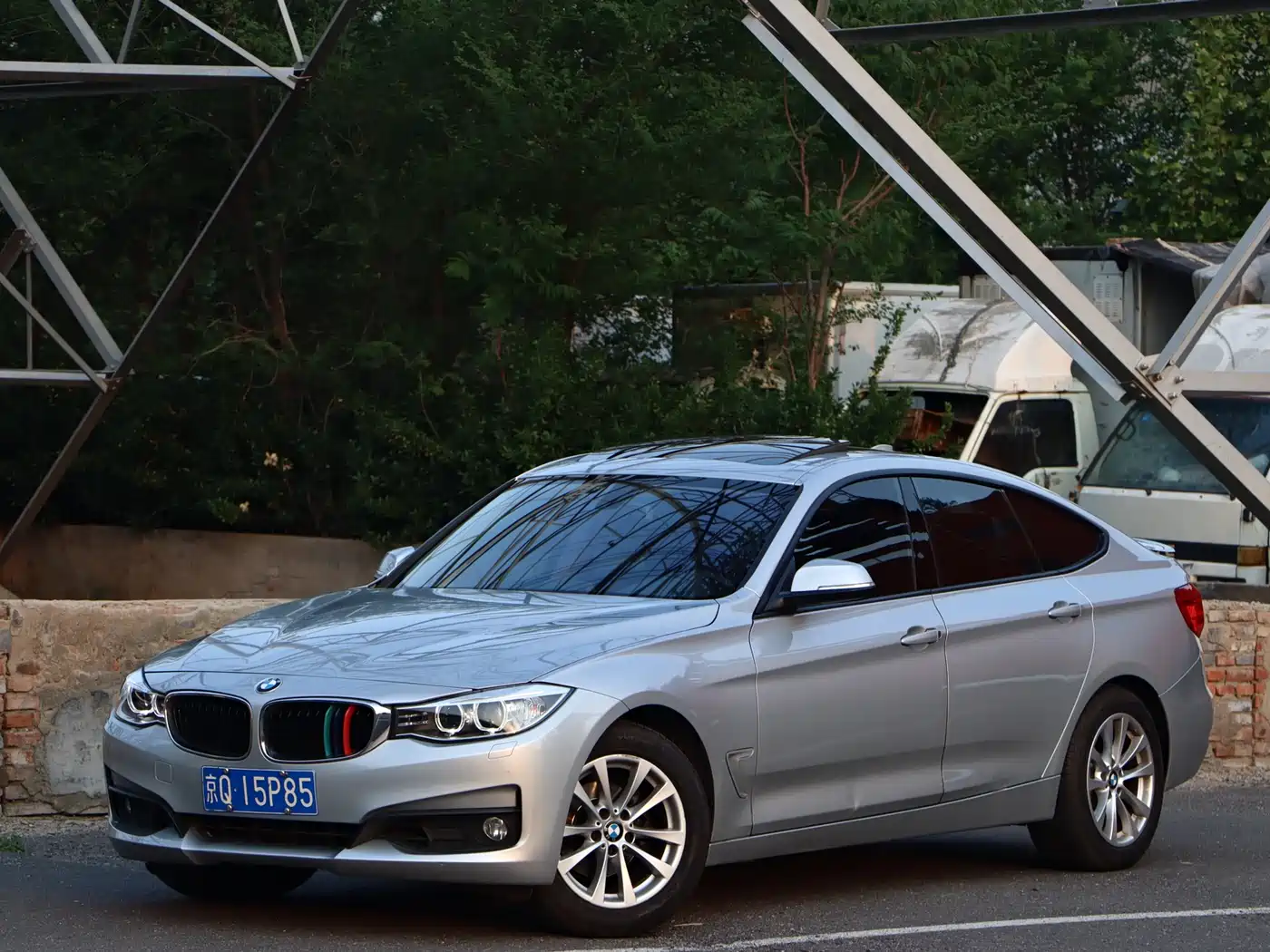 BMW 3 Series GT 2013 Model 320i Leading фото 2