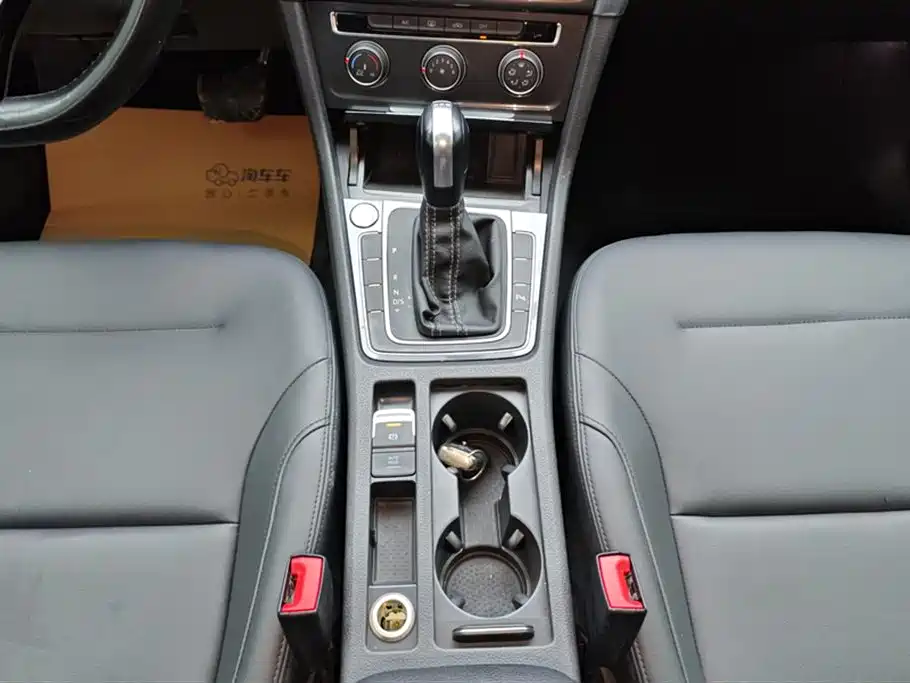 Volkswagen Golf 2017 230TSI Auto Comfort Millionth Anniversary Edition фото 16