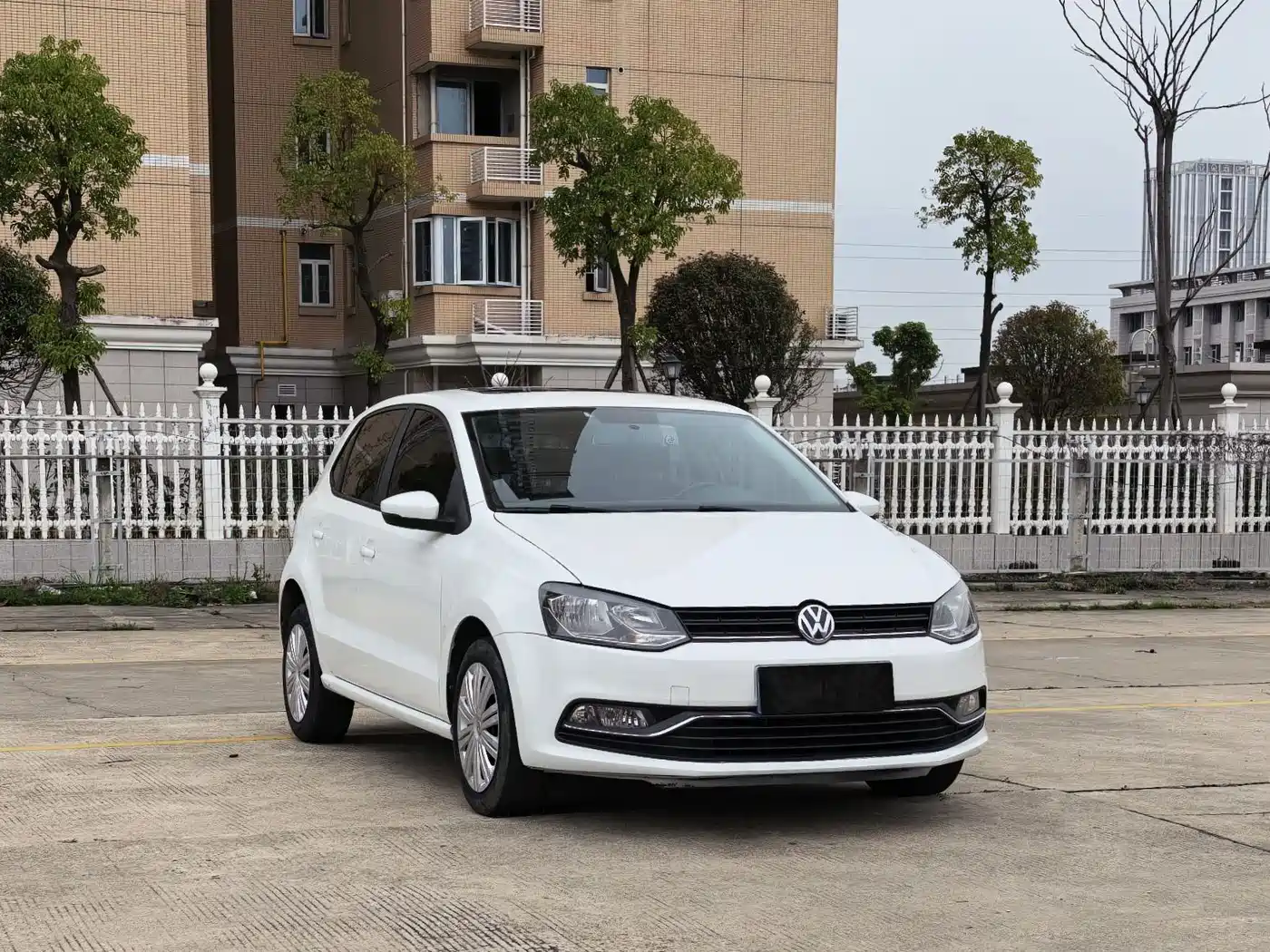 Volkswagen Polo 2016 1.6L Automatic Luxury фото 3