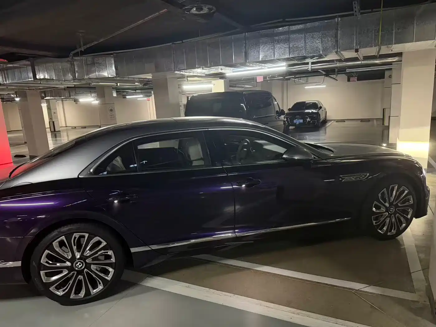 Bentley Flying Spur 2024 4.0T V8 Mulliner фото 12