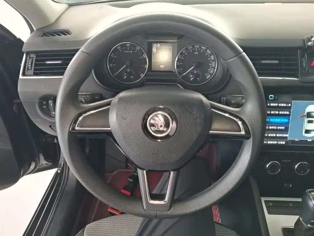 Škoda Octavia 2017 1.6L Automatic Pioneer Edition фото 11