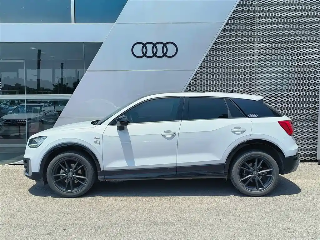 Audi Q2L 2020 35 TFSI Progressive Dynamic Model фото 3
