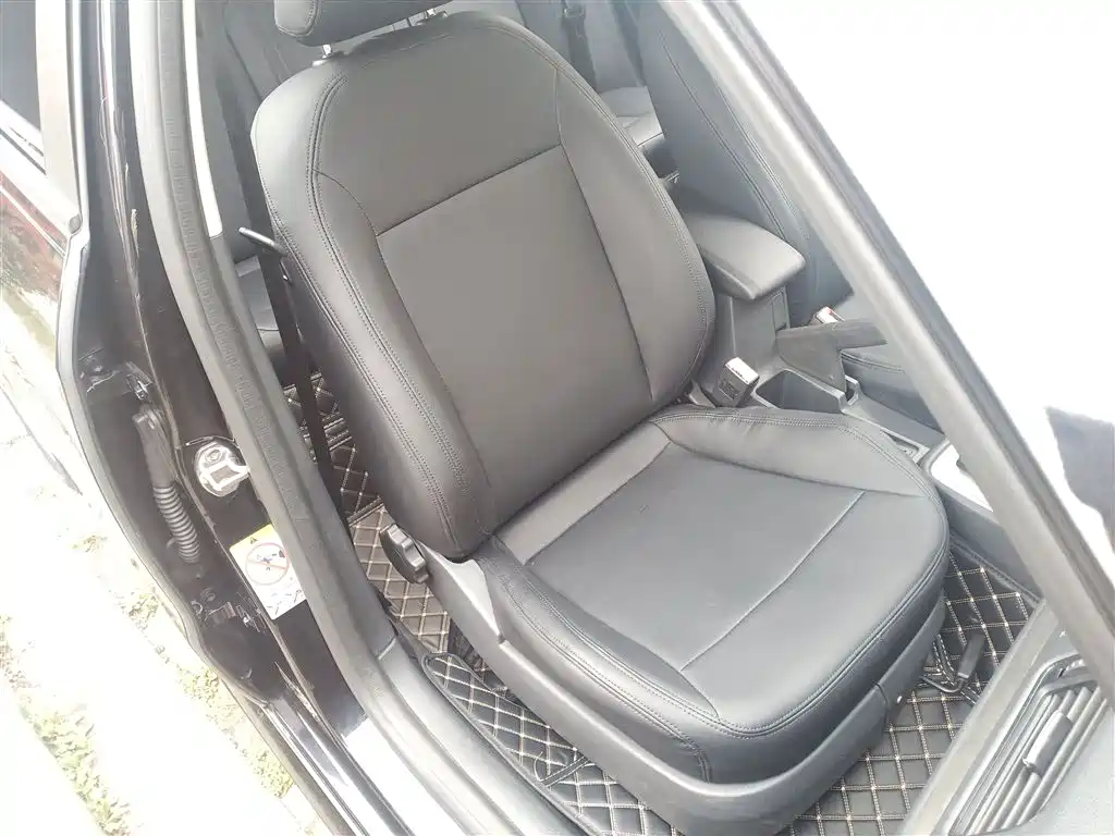 Volkswagen Lavida 2015 1.6L Automatic Trend Edition фото 24