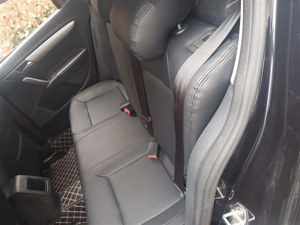 Volkswagen Lavida 2015 1.6L Automatic Trend Edition фото 16