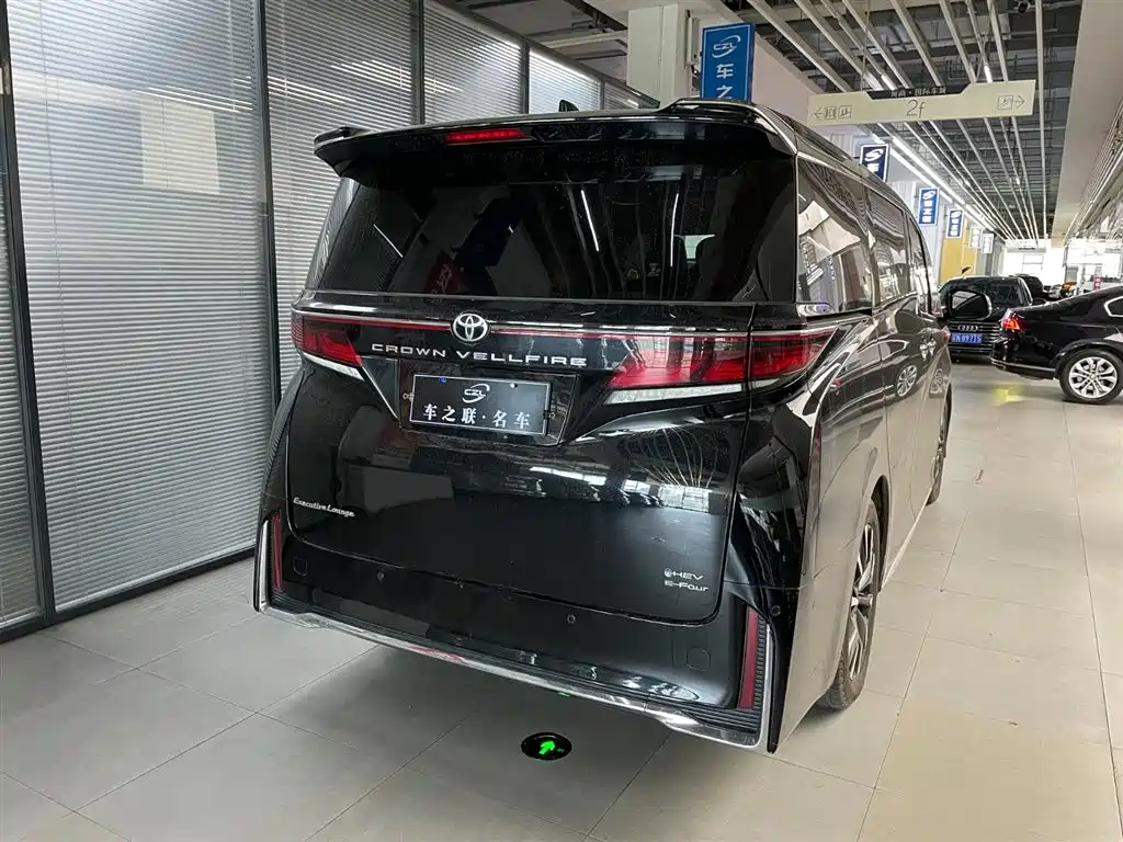 Toyota Vellfire 2024 Crown Hybrid 2.5L Executive Premium Edition фото 6